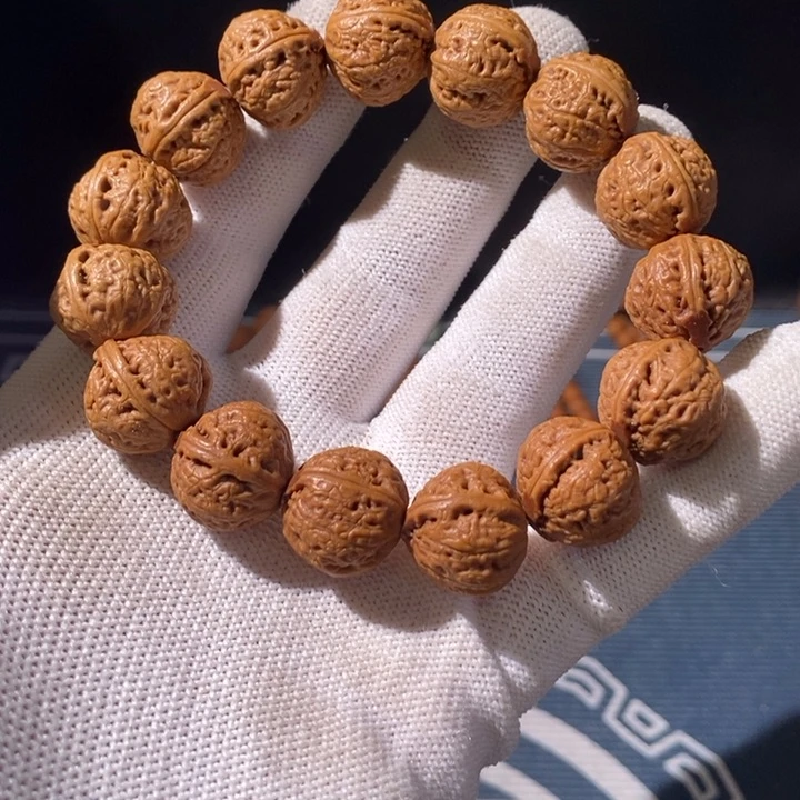 文玩核桃手串……62