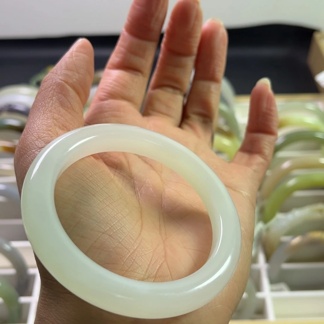 和田玉未镶嵌手镯55圈口柒*