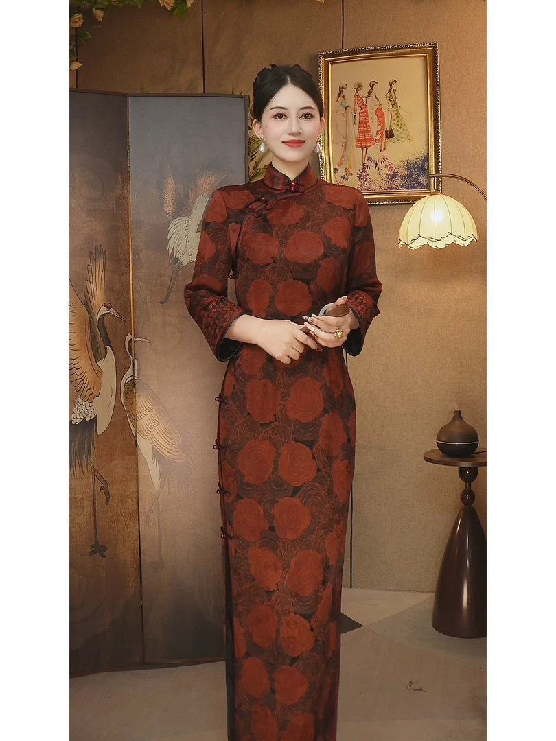 红袖/秋冬新款桑蚕丝重缎香云纱全开襟中式玫瑰重工编织长袖旗袍