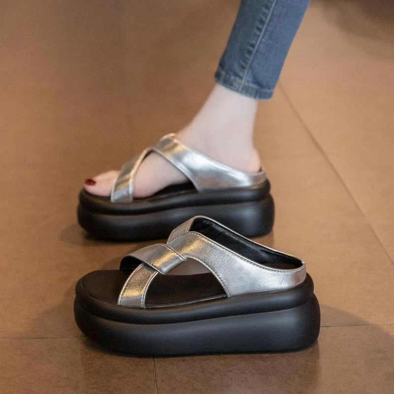 FAVMARTHA小个子厚底松糕凉拖鞋女夏外穿2025新款女士增高高跟软