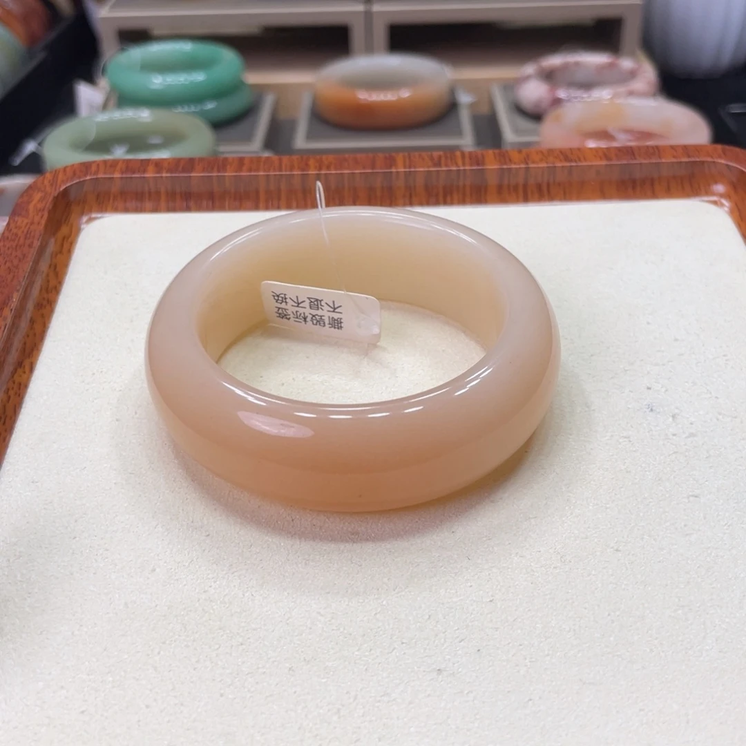 未镶嵌手镯石英岩玉