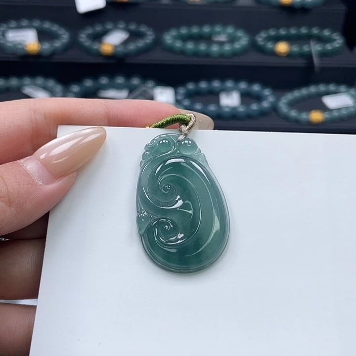 翡翠未镶嵌吊坠(赠链)