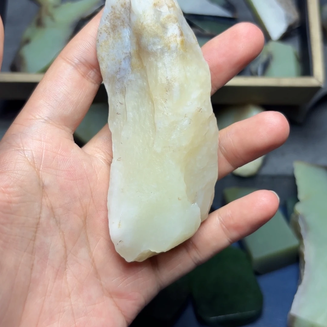 和田玉（糖玉）未镶嵌珠宝奇石