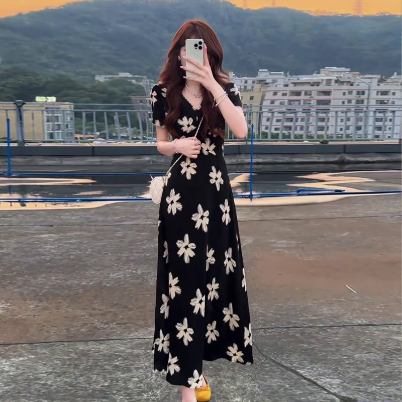 大码女装夏季短袖赫本风收腰法式长裙慵懒风气质显瘦V领连衣裙