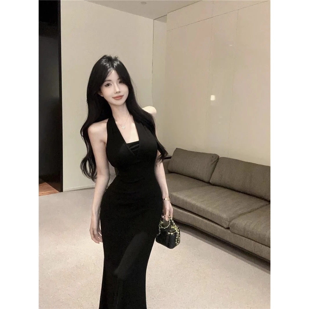 御姐风高级感超好看挂脖吊带修身包臀长裙黑色连衣裙2025新款穿搭