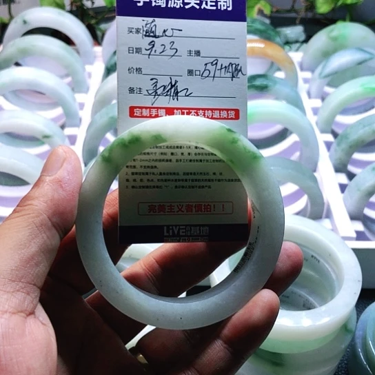 随***在未镶嵌不退不换定制翡翠