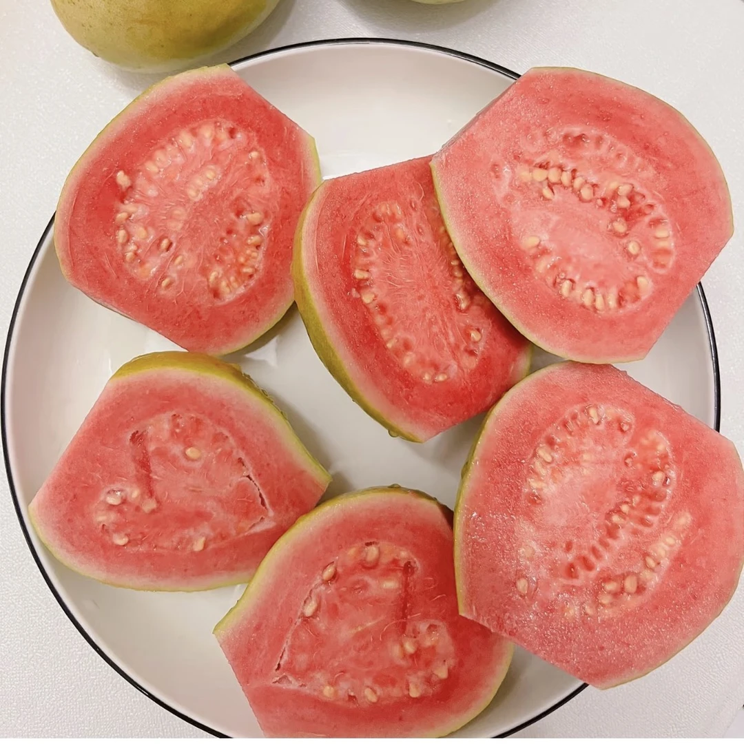 福建奶油红心芭乐一盒350g左右