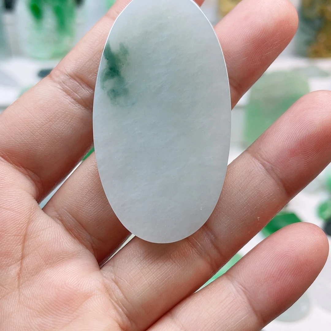 翡翠颈饰未镶嵌无事牌