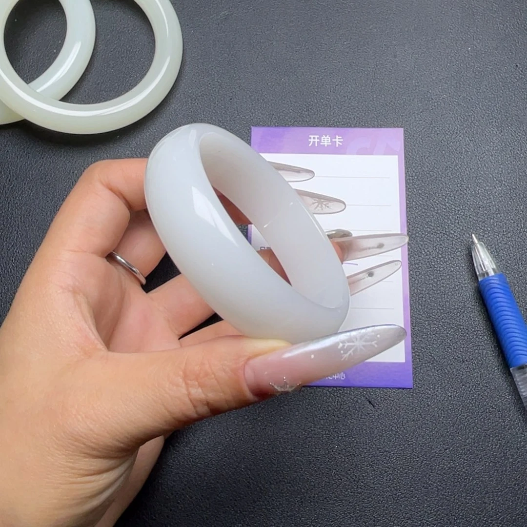 冷***知58圈口轮胎羊脂白