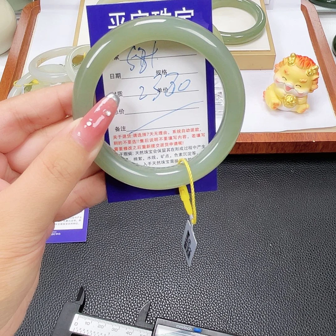 和田玉未镶嵌手镯