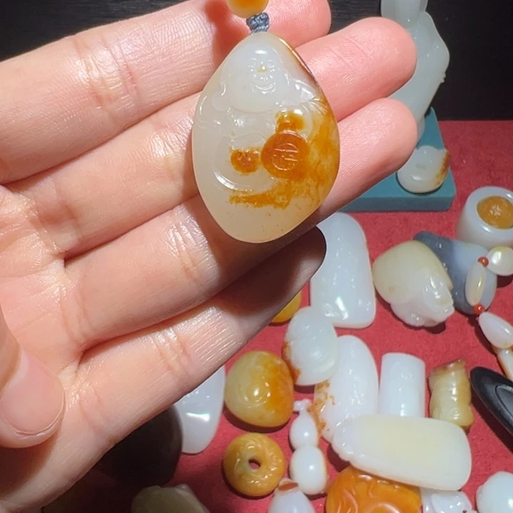 和田玉未镶嵌挂件过**烟