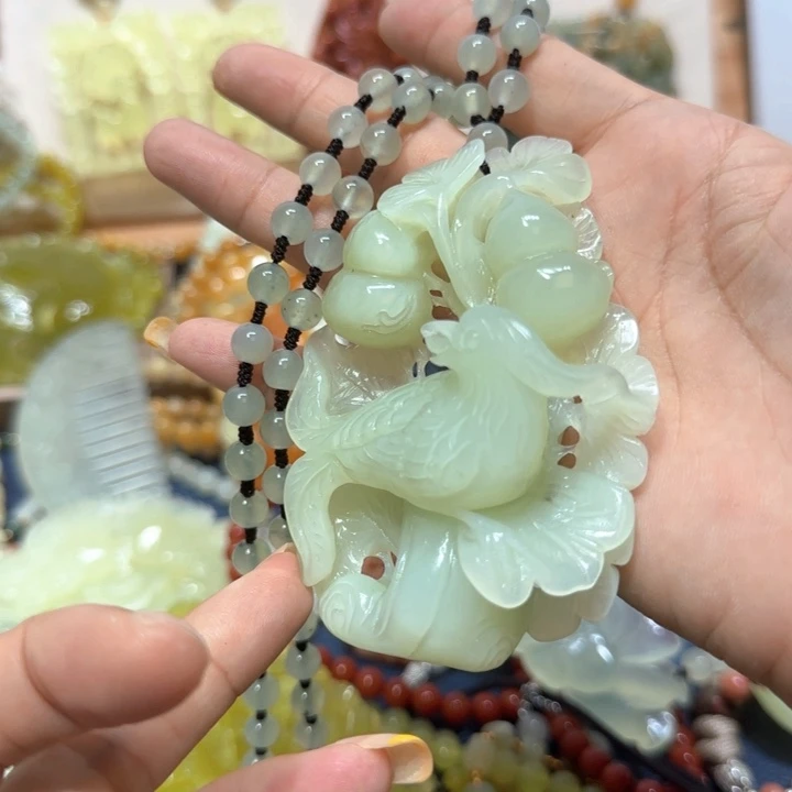 合金蛇纹石玉吊坠