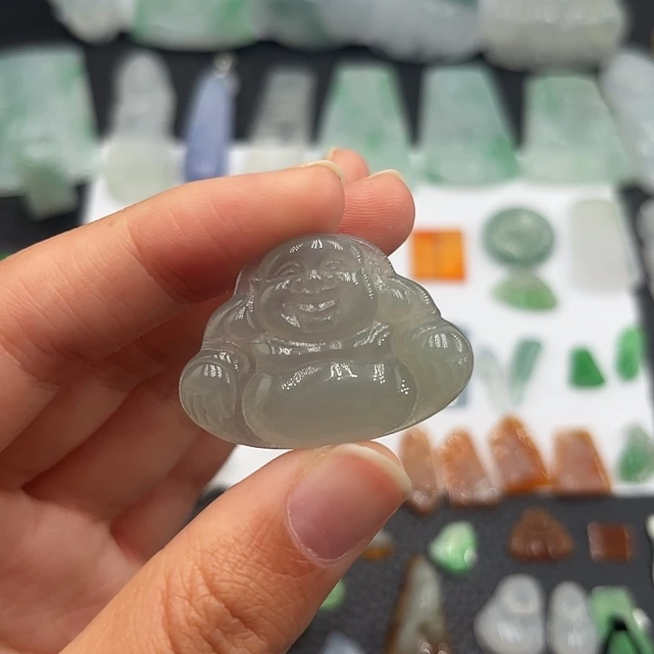 翡翠未镶嵌颈饰佛公