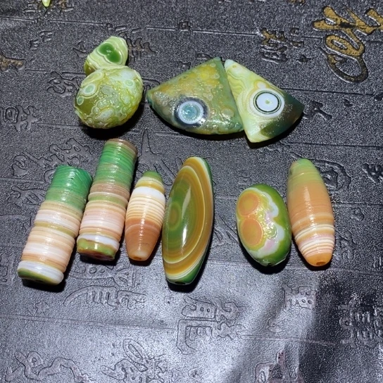 颈饰未镶嵌石英质玉时***！