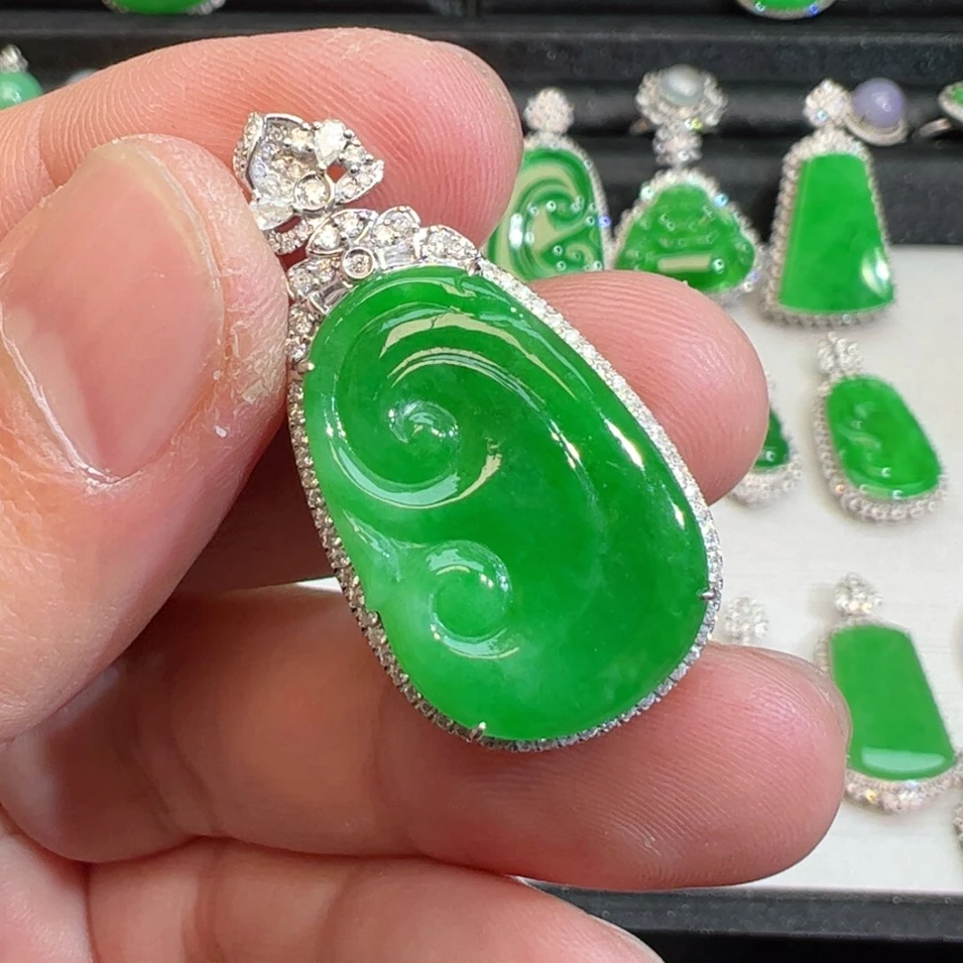 翡翠吊坠(不含链)18K金镶嵌M****e