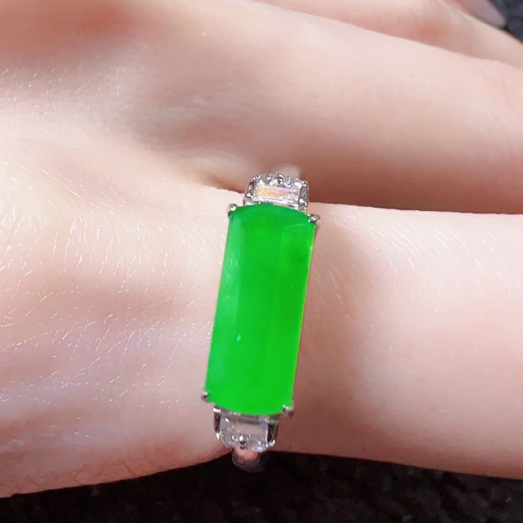 翡翠戒指18K金镶嵌签收后24小时鉴赏期，过时不退