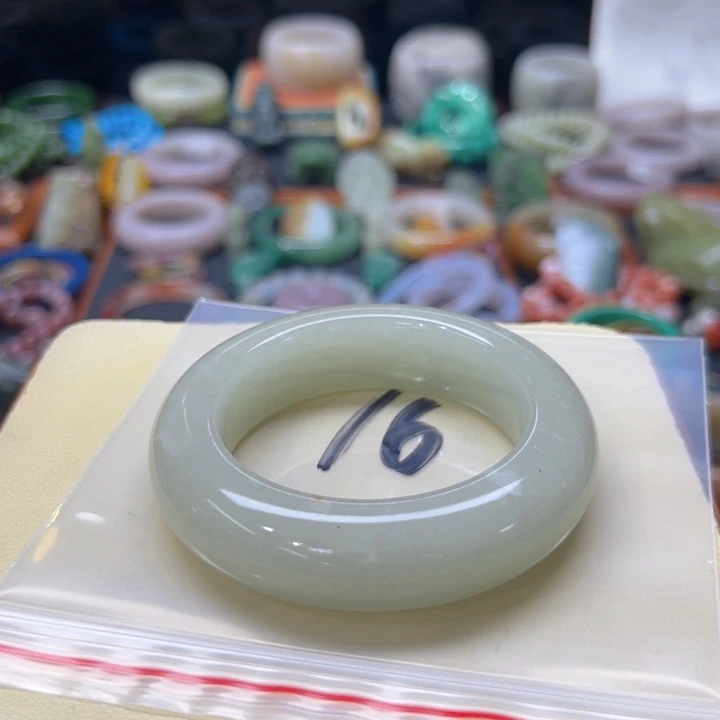 石英质玉手镯未镶嵌红*姐16