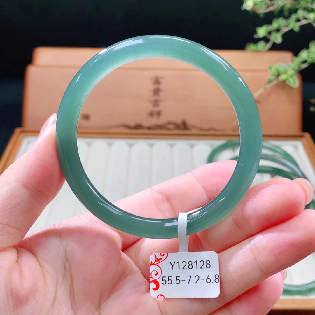 翡翠手镯（圆镯）未镶嵌