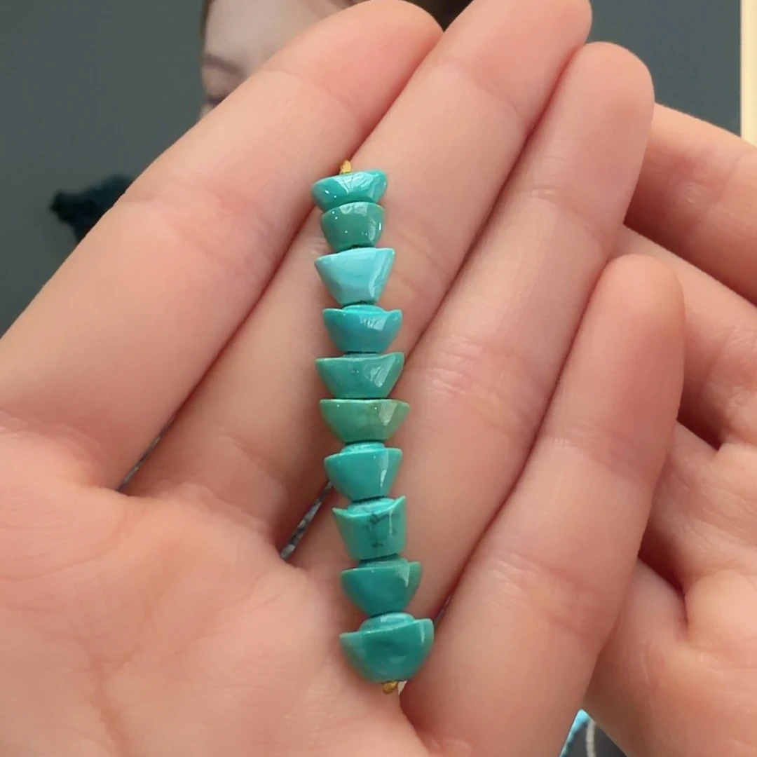 绿松石未镶嵌颈饰