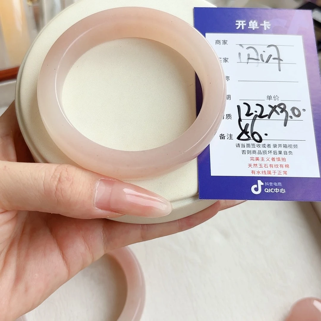 闪***.石英质玉手镯未镶嵌