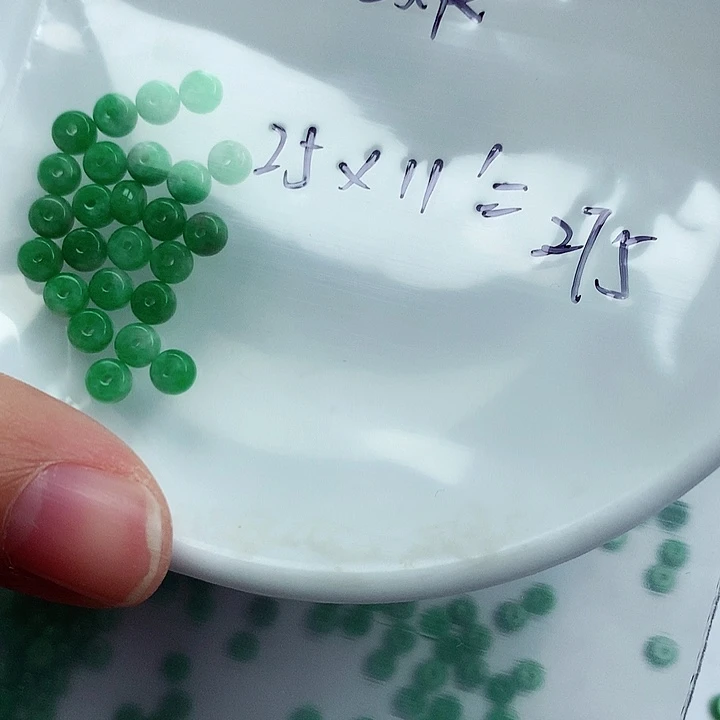 十***发翡翠未镶嵌颈饰十三姨③