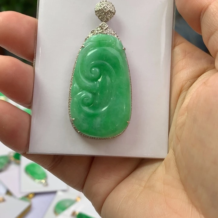 翡翠颈饰18K金镶嵌翡翠翡翠吊坠