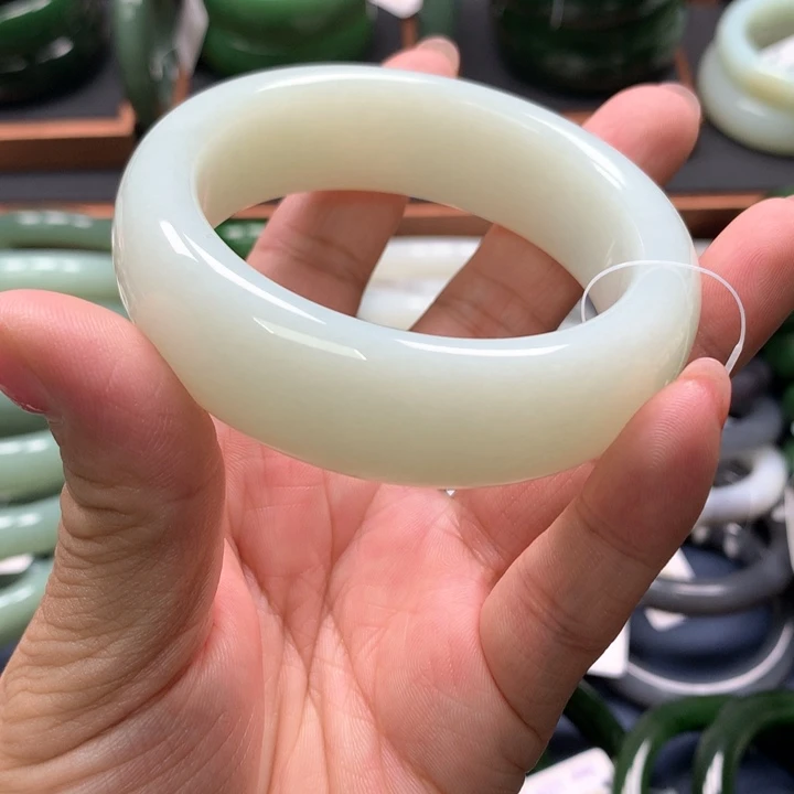 【闪购商品】未镶嵌手镯和田玉37