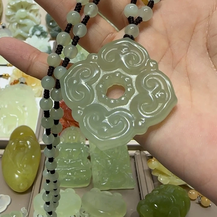 蛇纹石玉吊坠未镶嵌