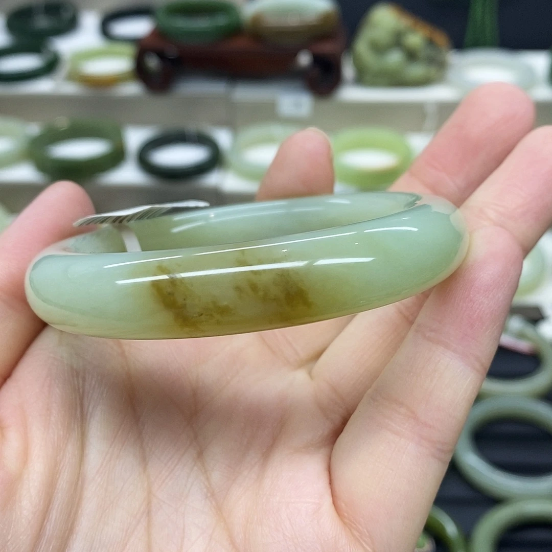 和田玉未镶嵌手镯