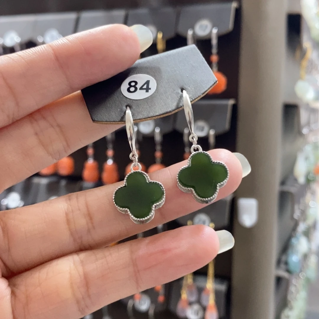 如****和田玉银S925镶嵌耳饰