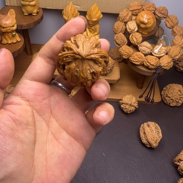 吴***密吊坠桃核大蛇头有小裂