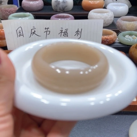 未镶嵌手镯石英质玉