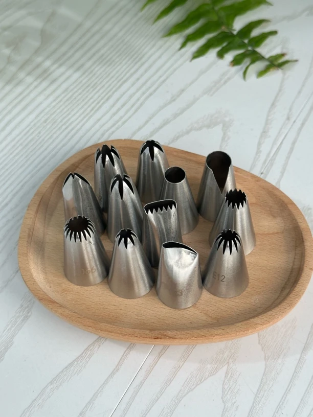 花嘴12件套（中号花嘴底部直径2.5厘米）