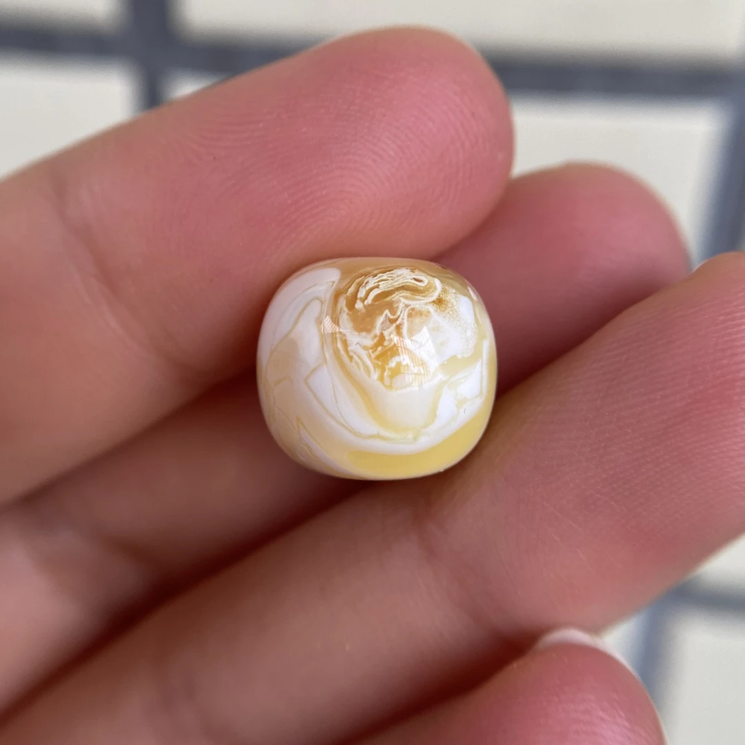 蜜蜡浓蜡妖花拉丝老型13.2×12.1mm,很妖,有点植物,全品不是这价