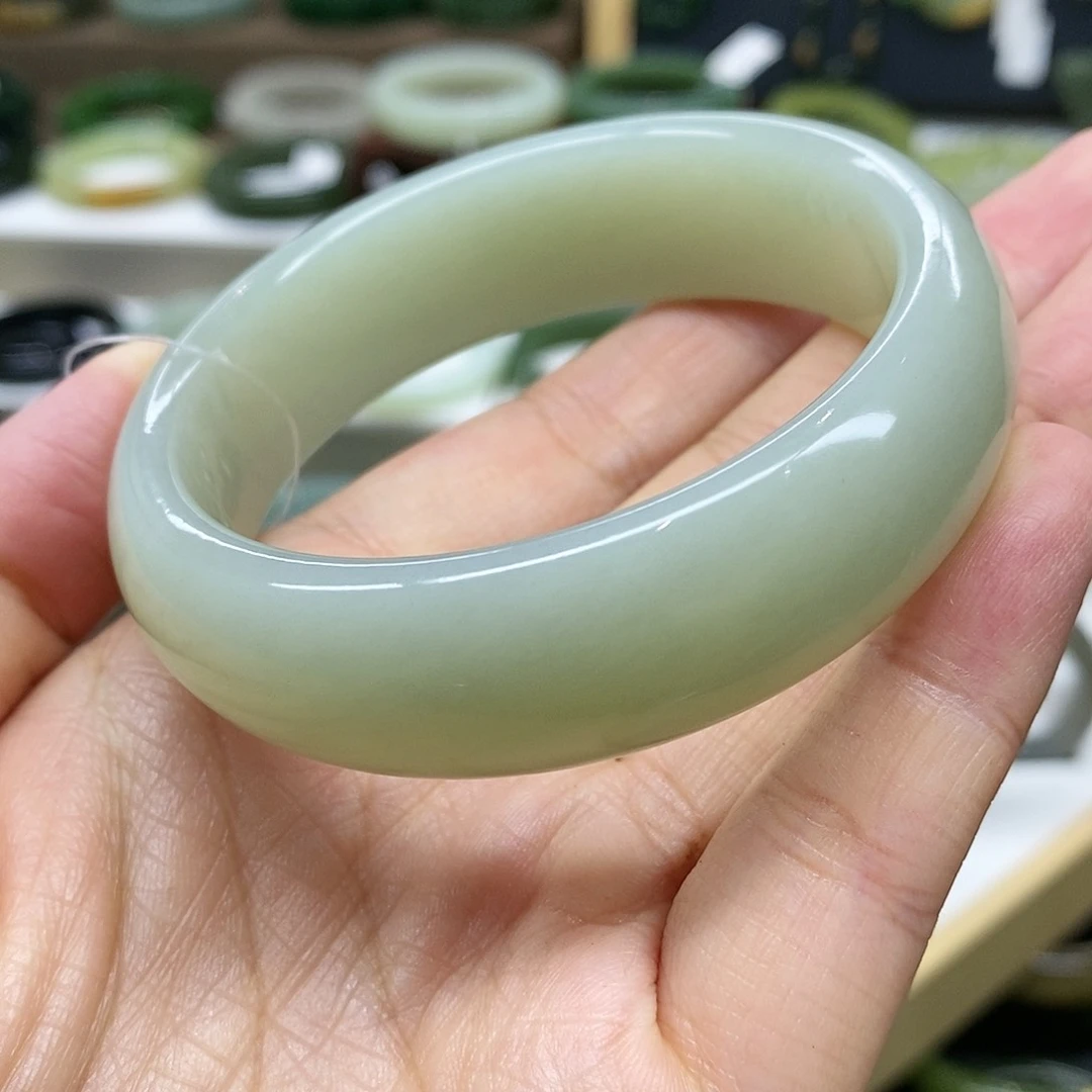 【闪购商品】未镶嵌手镯和田玉