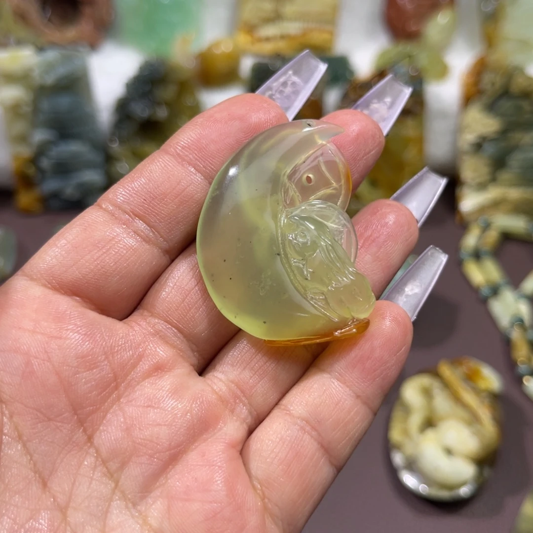 蛇纹石玉未镶嵌颈饰