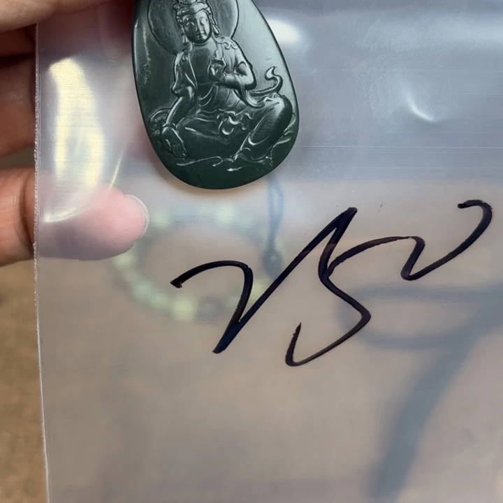 孟***人和田玉未镶嵌颈饰