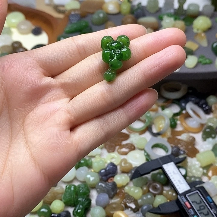 未镶嵌和田玉挂件莲花