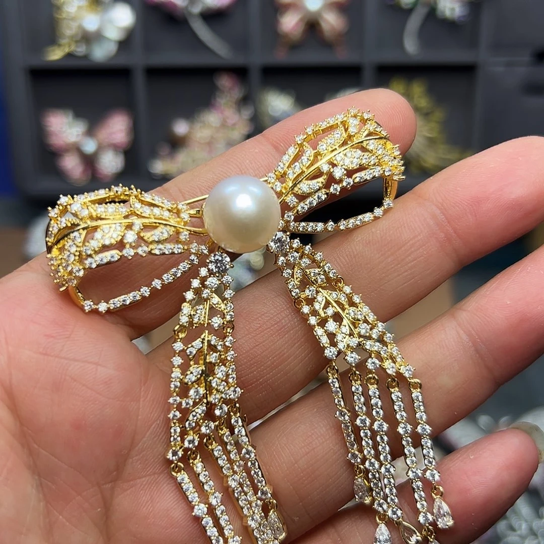 淡水珍珠合金胸针