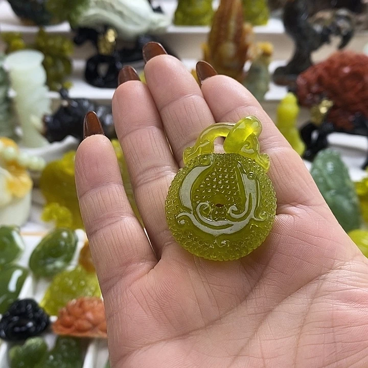 蛇纹石玉未镶嵌颈饰