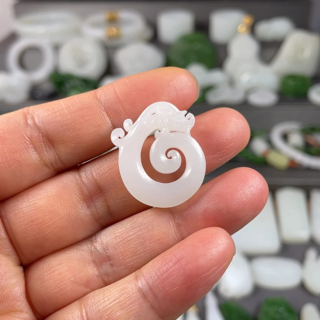 和田玉未镶嵌颈饰