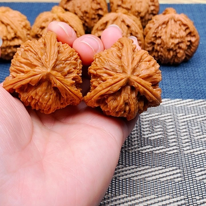 就***我文玩核桃吊坠三棱