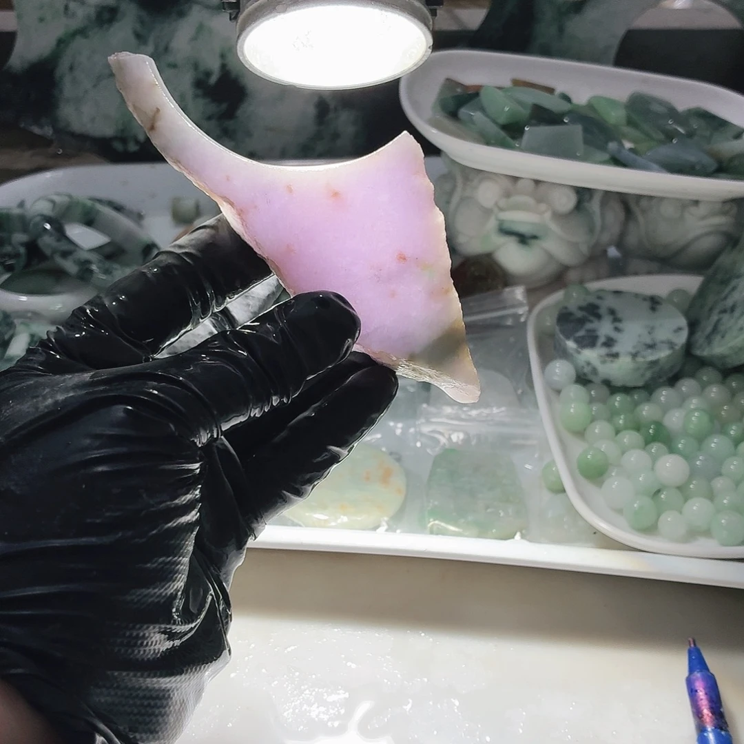 翡翠未镶嵌颈饰边角料