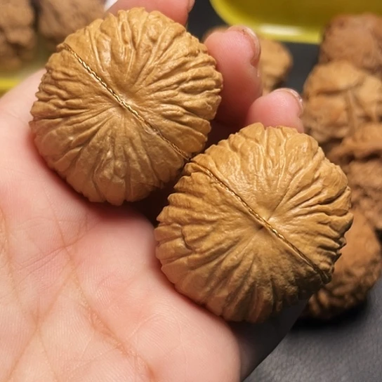 文玩核桃猴头元宝