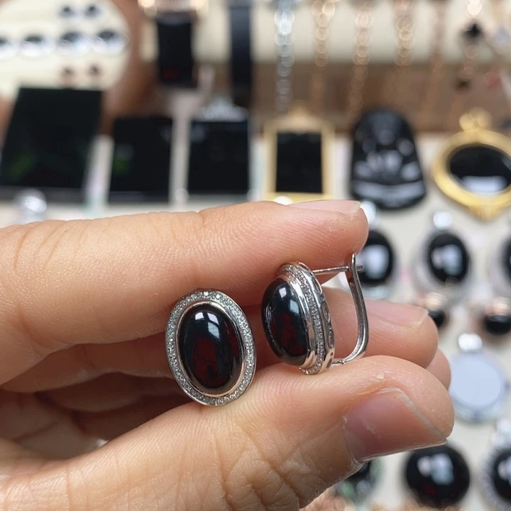 翡翠18K金镶嵌耳饰