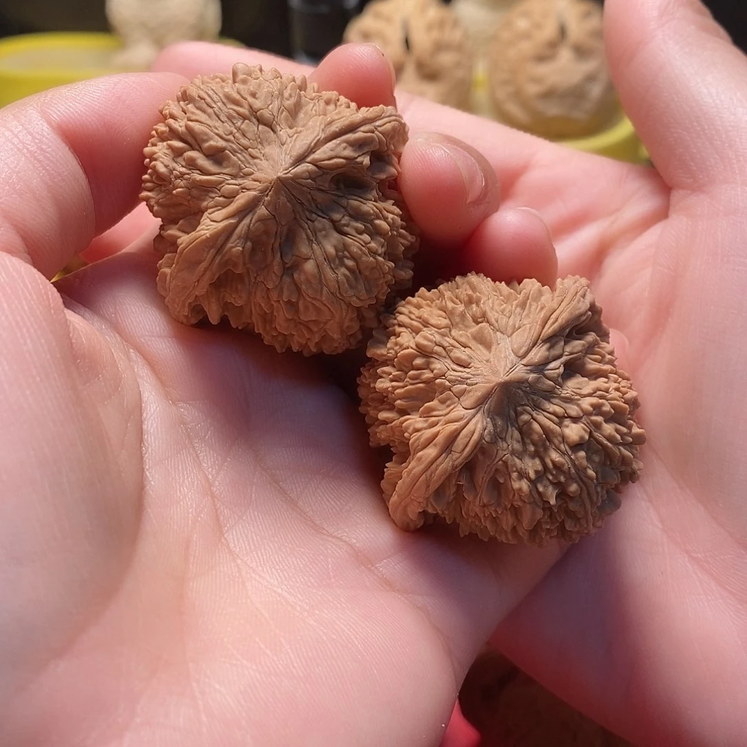 文玩核桃把件放大漏满天星