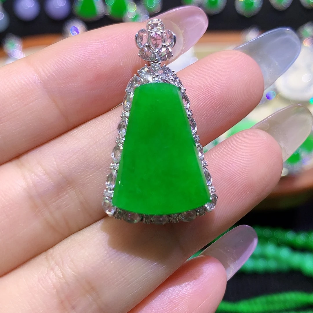 颈饰18K金镶嵌翡翠高冰满绿