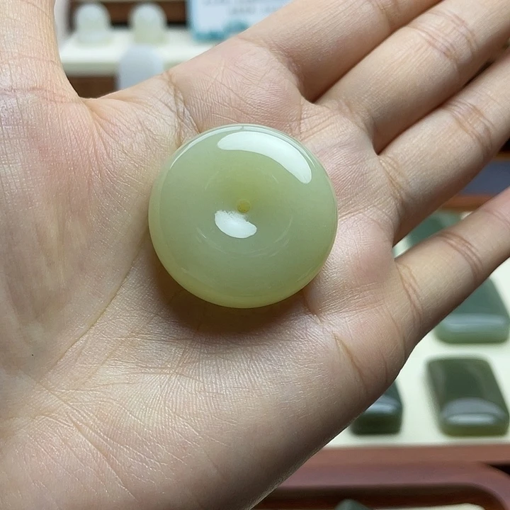 果***大和田玉未镶嵌颈饰