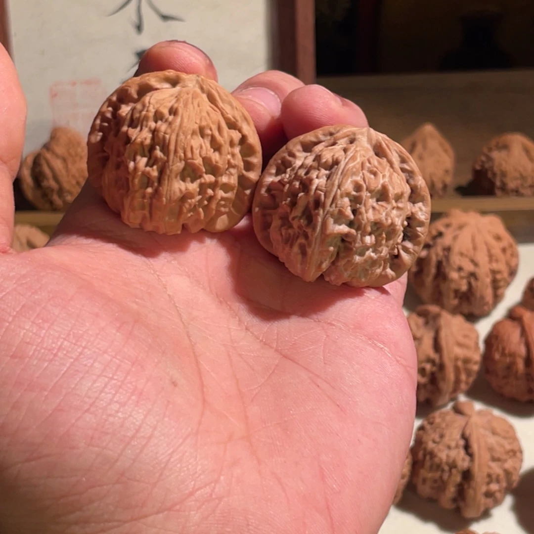 38白狮子文玩核桃全品