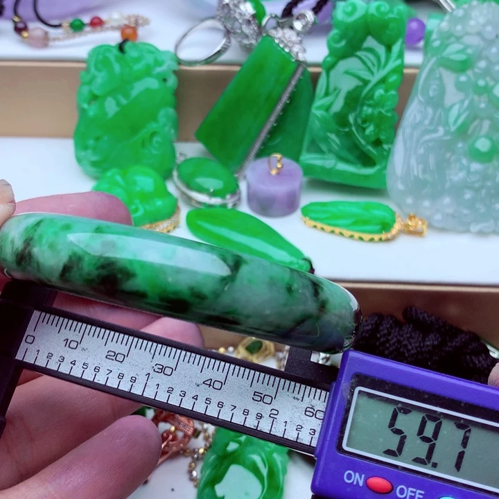 未镶嵌手镯翡翠……